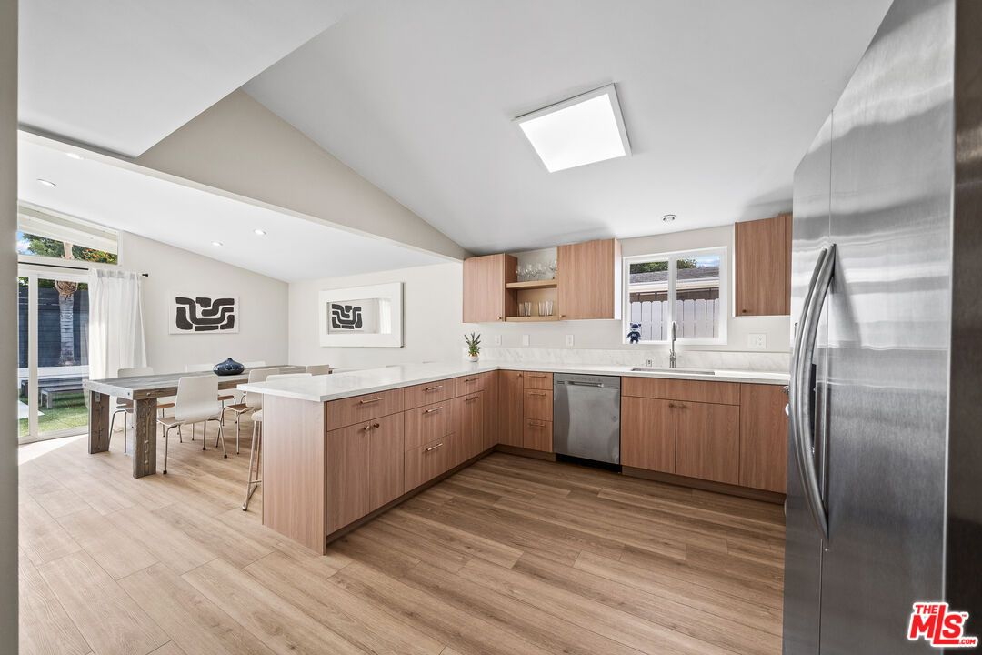 Dining room, Interior, Kitchen, Recessed Lighting, Stainless Steel Appliances, Wood Texture Flooring