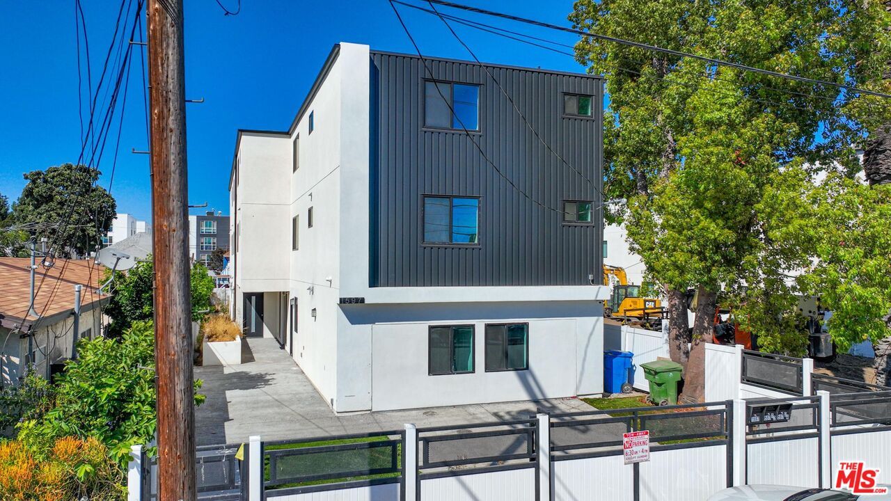 Exterior, Facade, None