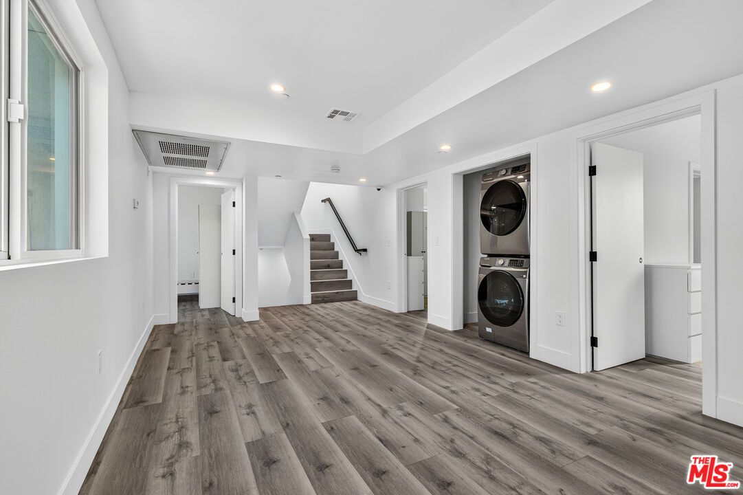 Interior, Recessed Lighting, Utility Closets, Washer, Wood Texture Flooring
