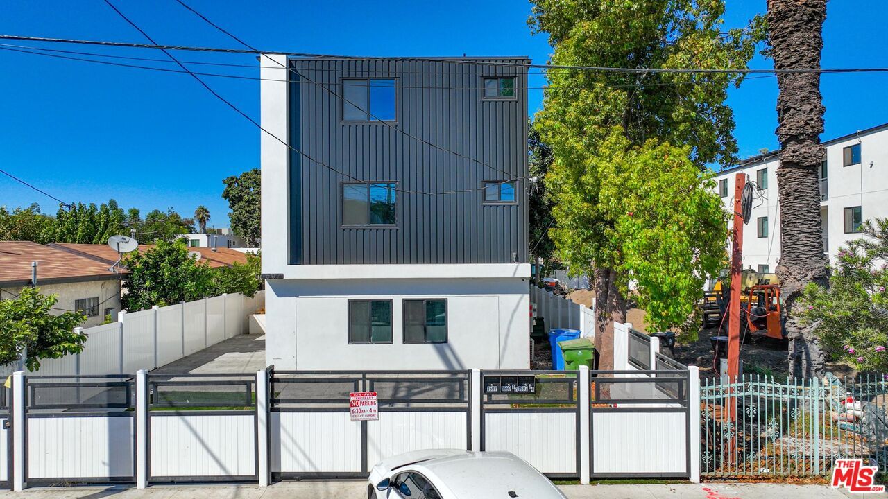 Exterior, Facade, None