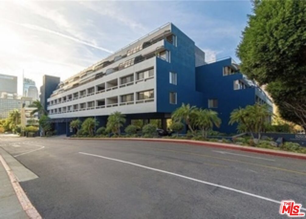 Exterior, Facade, Condo Building