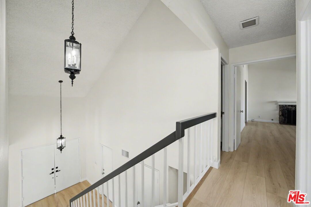 Interior, Pendant Lights, Wood Texture Flooring