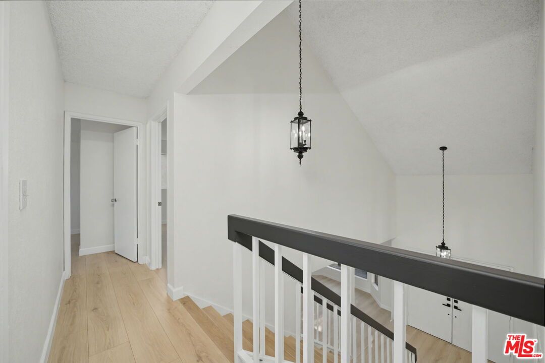 Interior, Pendant Lights, Wood Texture Flooring
