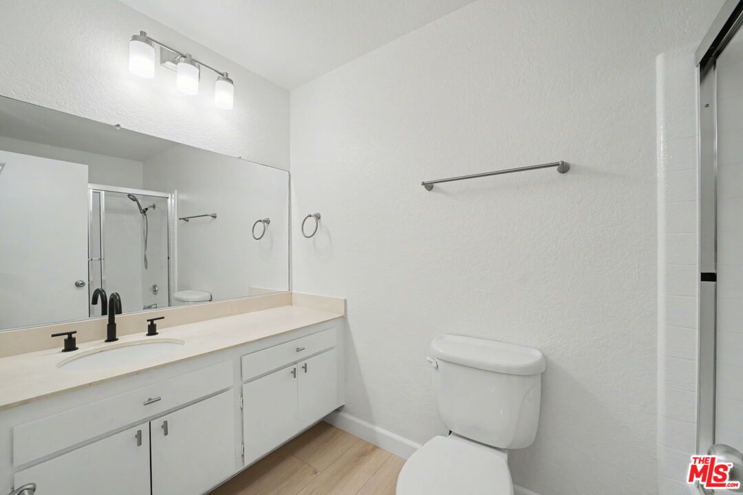 Bathroom, Dual Sink Vanities, Interior, Wood Texture Flooring