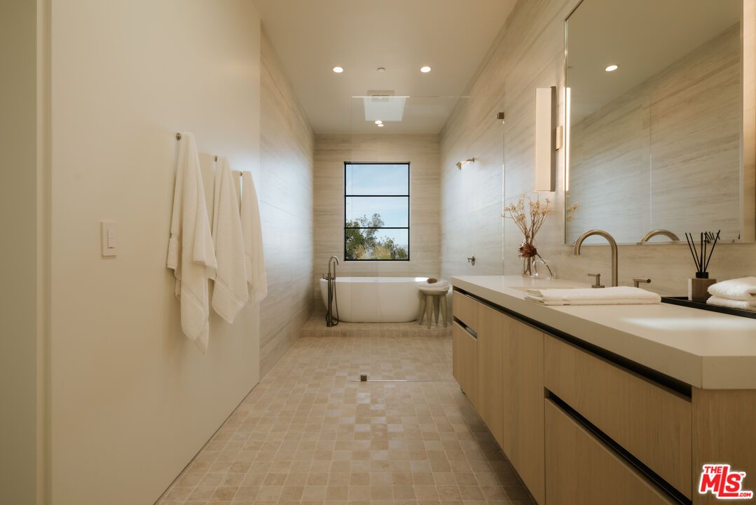 Bathroom, Dual Sink Vanities, Free Standing Baths, Interior, Recessed Lighting