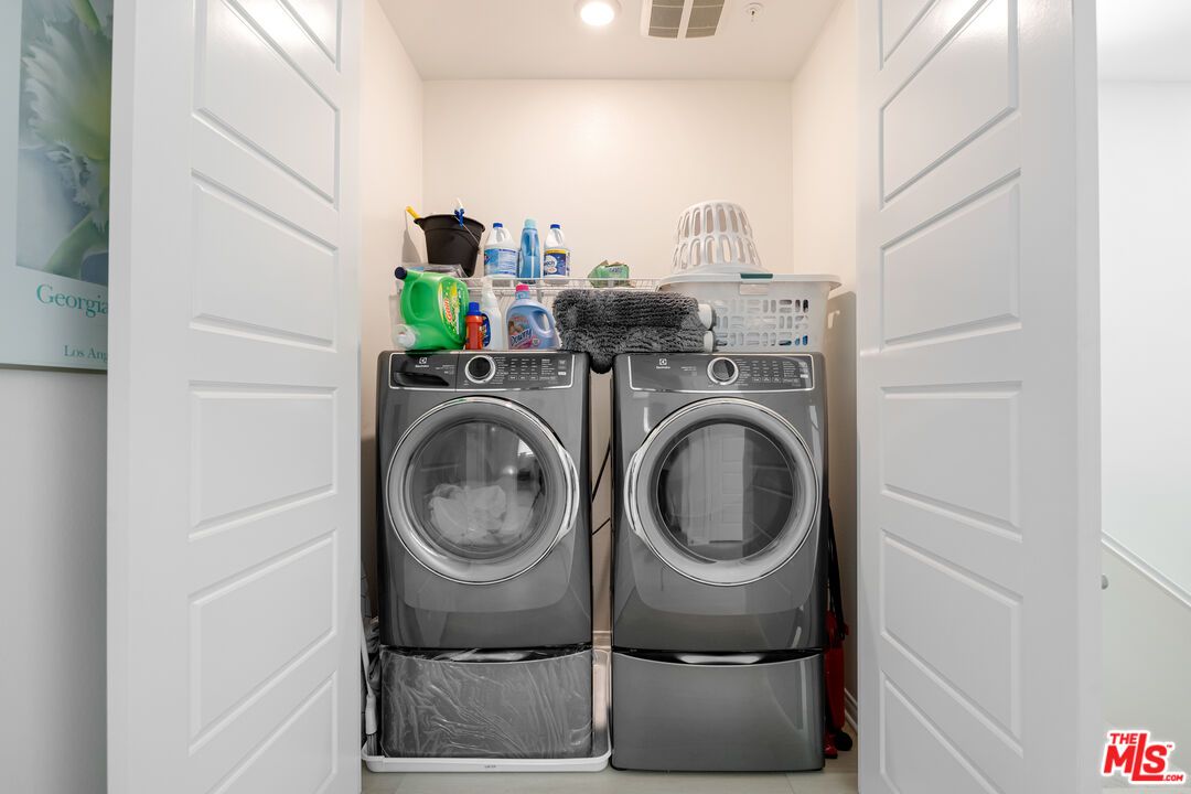 Interior, Recessed Lighting, Utility Closets, Washer