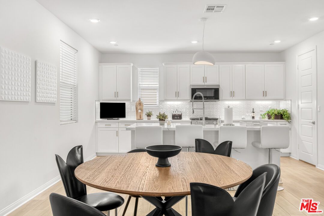 Dining room, Interior, Kitchen, Pendant Lights, Recessed Lighting, Wood Texture Flooring