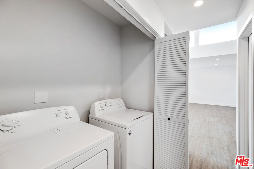 Interior, Recessed Lighting, Utility Closets, Washer, Wood Texture Flooring