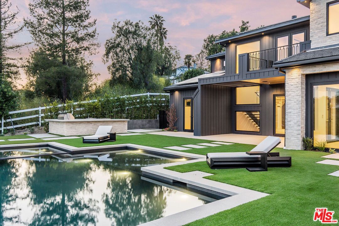 Backyard, Exterior, Pool