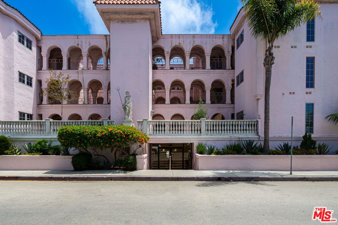 Exterior, Facade, Mediterranean