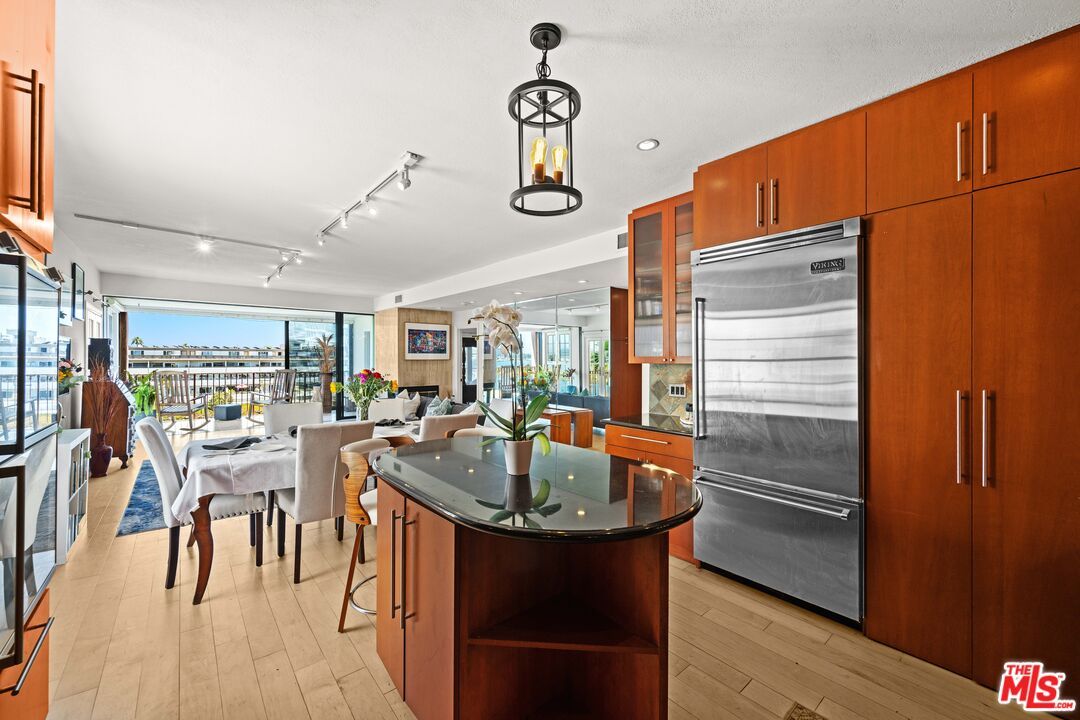 Dining room, Interior, Kitchen, Recessed Lighting, Wood Texture Flooring