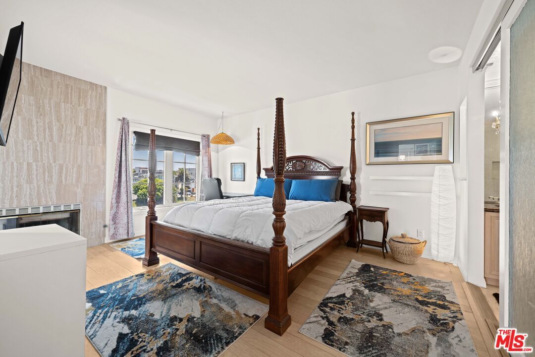 Bedroom, Interior, Pendant Lights, Wood Texture Flooring