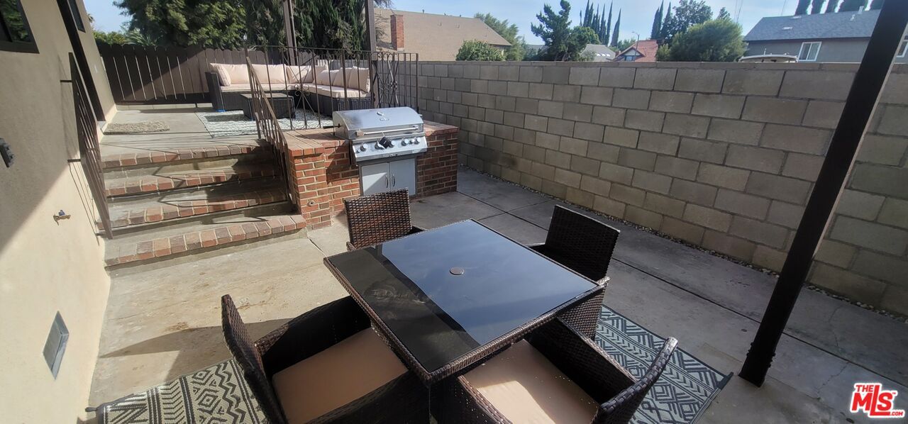 Exterior, Outdoor Kitchen