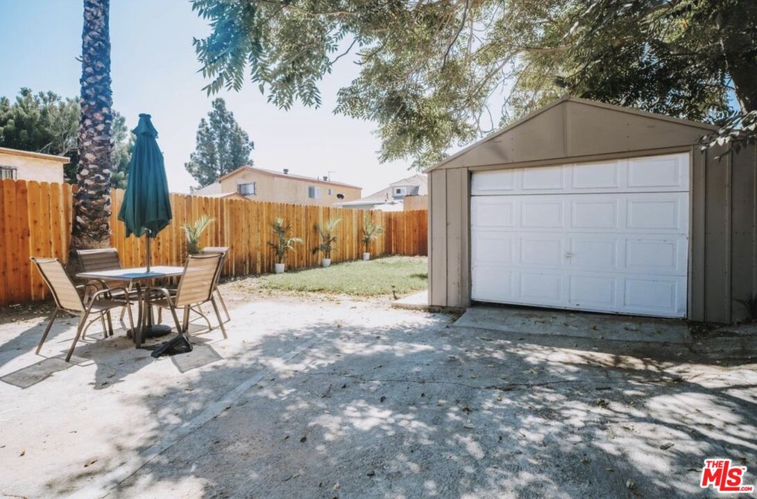 Detached Garage, Exterior