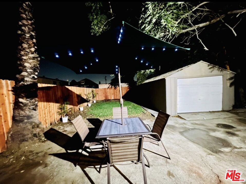 Detached Garage, Exterior