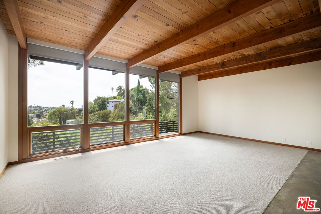 Empty room, Interior, Wooden Beams, Wooden Ceilings