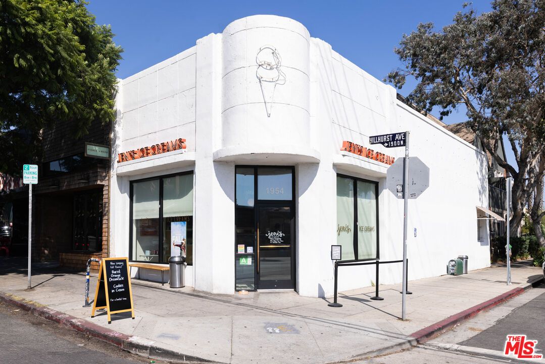 Exterior, Facade, None