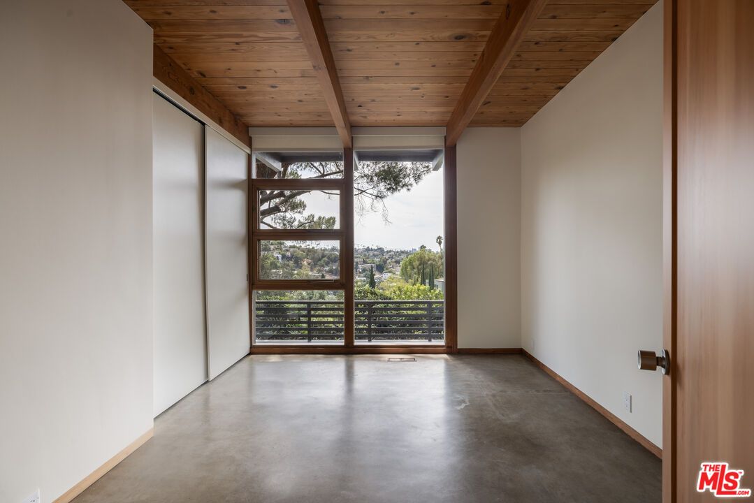 Empty room, Interior, Recessed Lighting, Wooden Beams, Wooden Ceilings