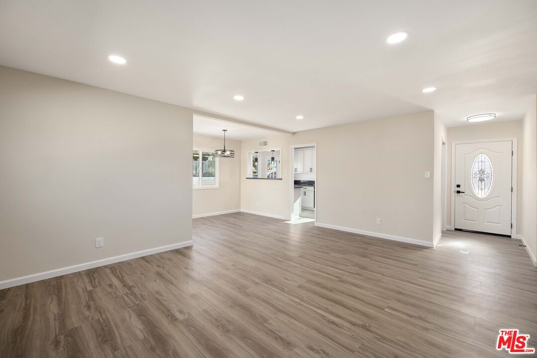 Empty room, Interior, Pendant Lights, Recessed Lighting, Wood Texture Flooring