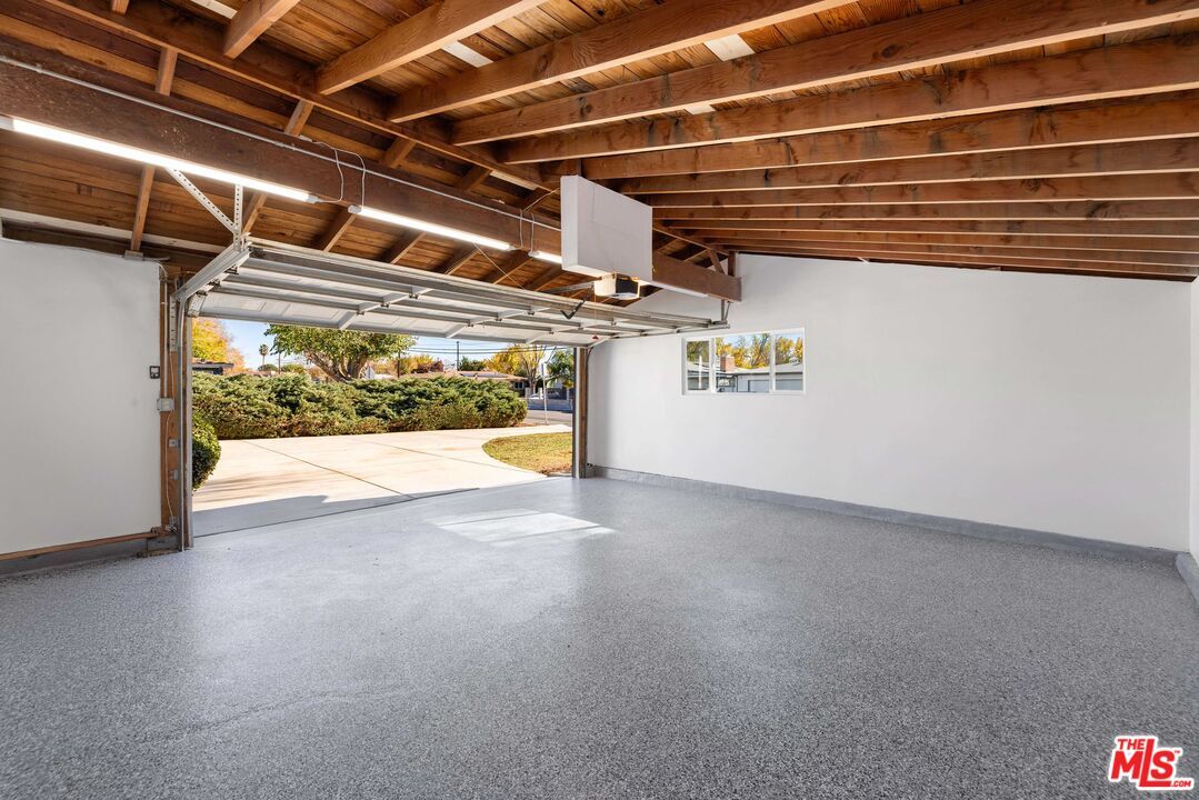 Garage, Interior, Wooden Beams, Wooden Ceilings