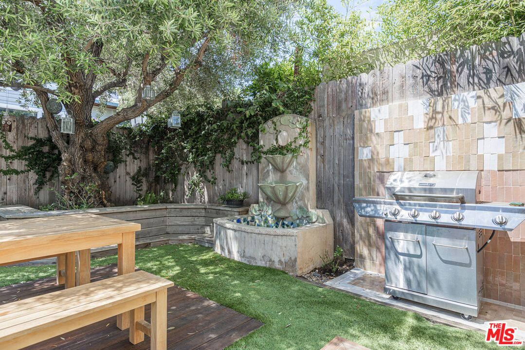 Exterior, Outdoor Kitchen