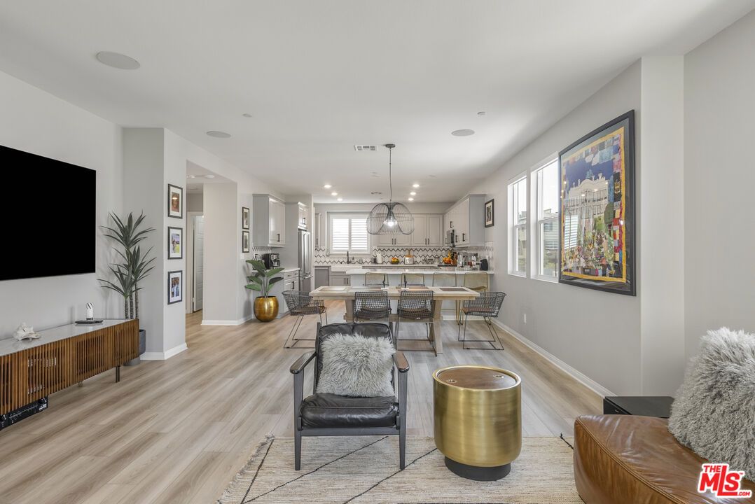 Dining room, Interior, Kitchen, Pendant Lights, Recessed Lighting, Wood Texture Flooring