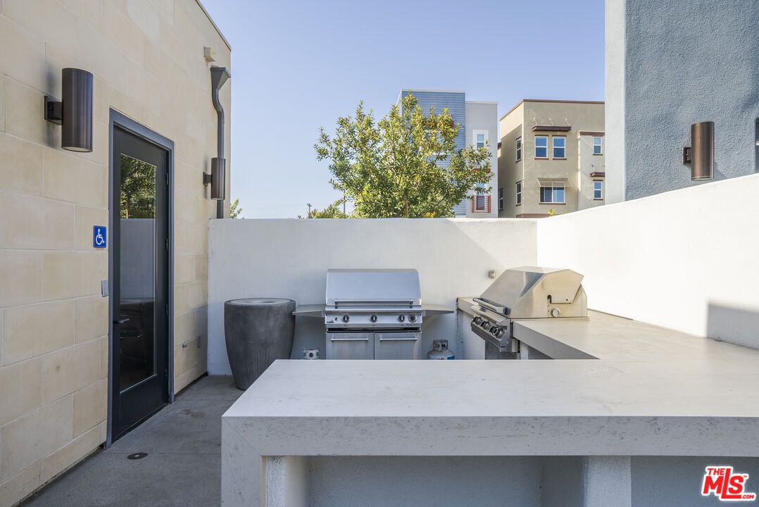 Exterior, Outdoor Kitchen