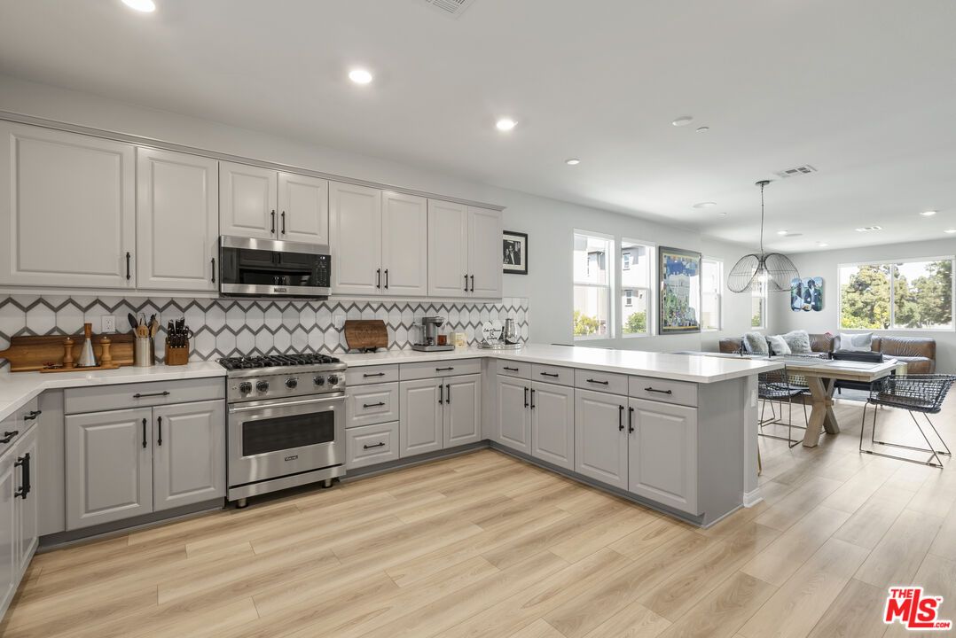 Dining room, Interior, Kitchen, Pendant Lights, Recessed Lighting, Stainless Steel Appliances, Wood Texture Flooring