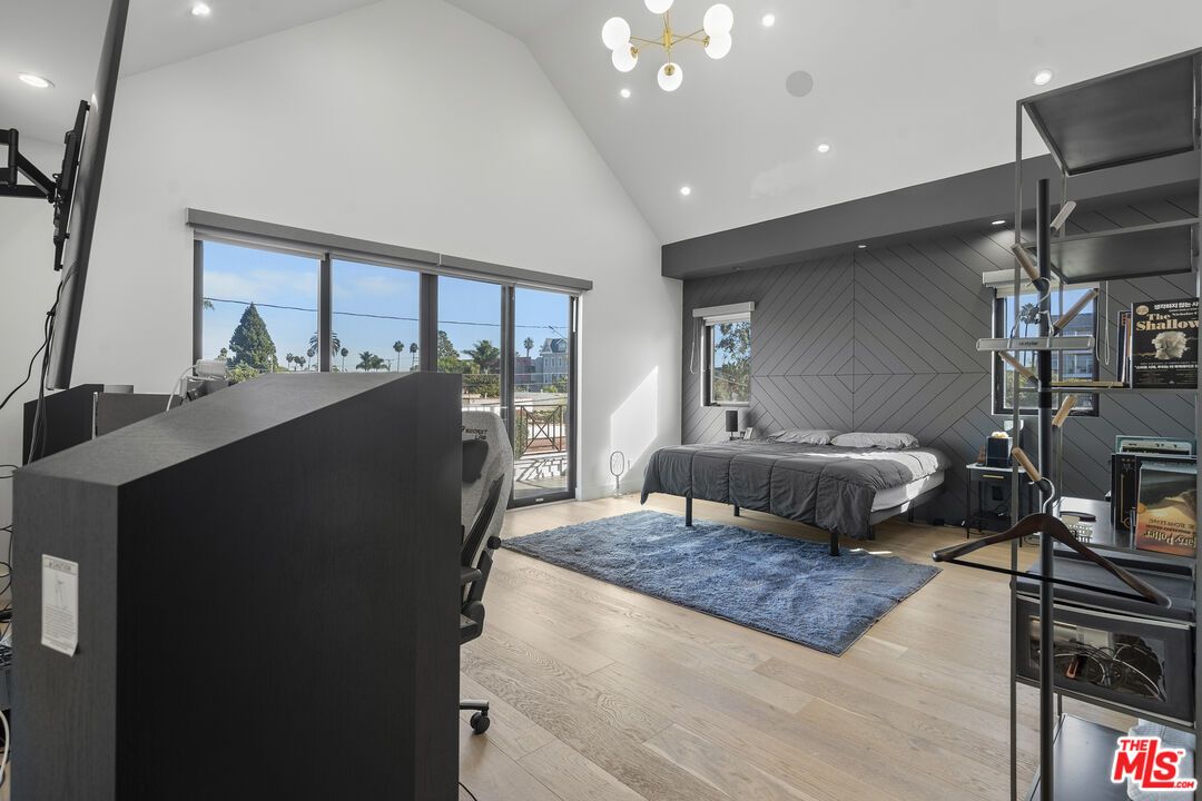 Bedroom, Fireplace, Interior, Pendant Lights, Recessed Lighting, Wood Texture Flooring