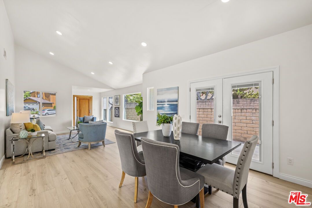 Dining room, Interior, Living room, Recessed Lighting, Wood Texture Flooring