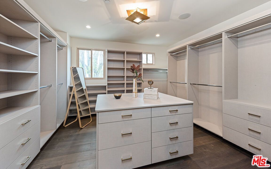 Interior, Recessed Lighting, Walk-in Closets, Wood Texture Flooring