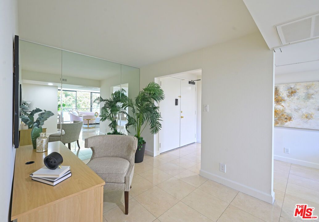 Dining room, Interior
