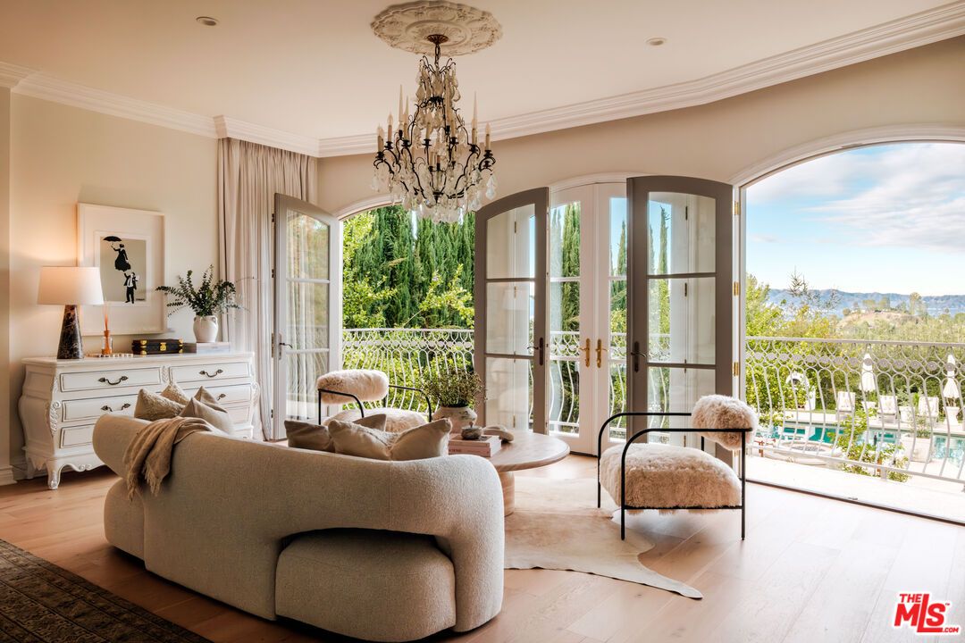 Chandelier, Interior, Living room, Recessed Lighting, Wood Texture Flooring