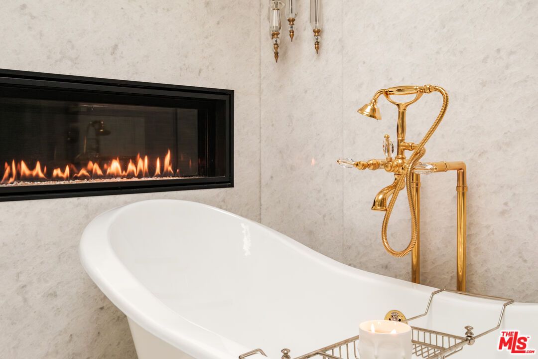 Bathroom, Fireplace, Free Standing Baths, Interior