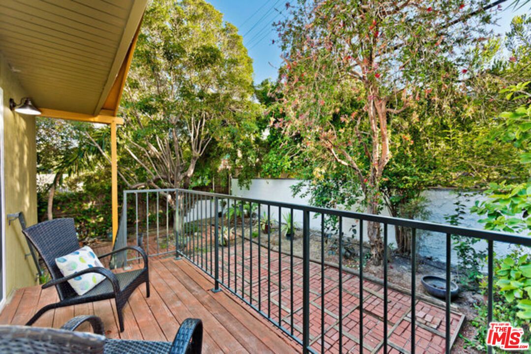 Exterior, Wood Texture Flooring