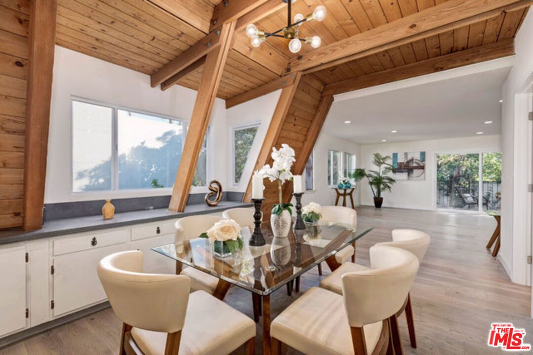 Dining room, Interior, Pendant Lights, Recessed Lighting, Wooden Beams, Wooden Ceilings, Wood Texture Flooring