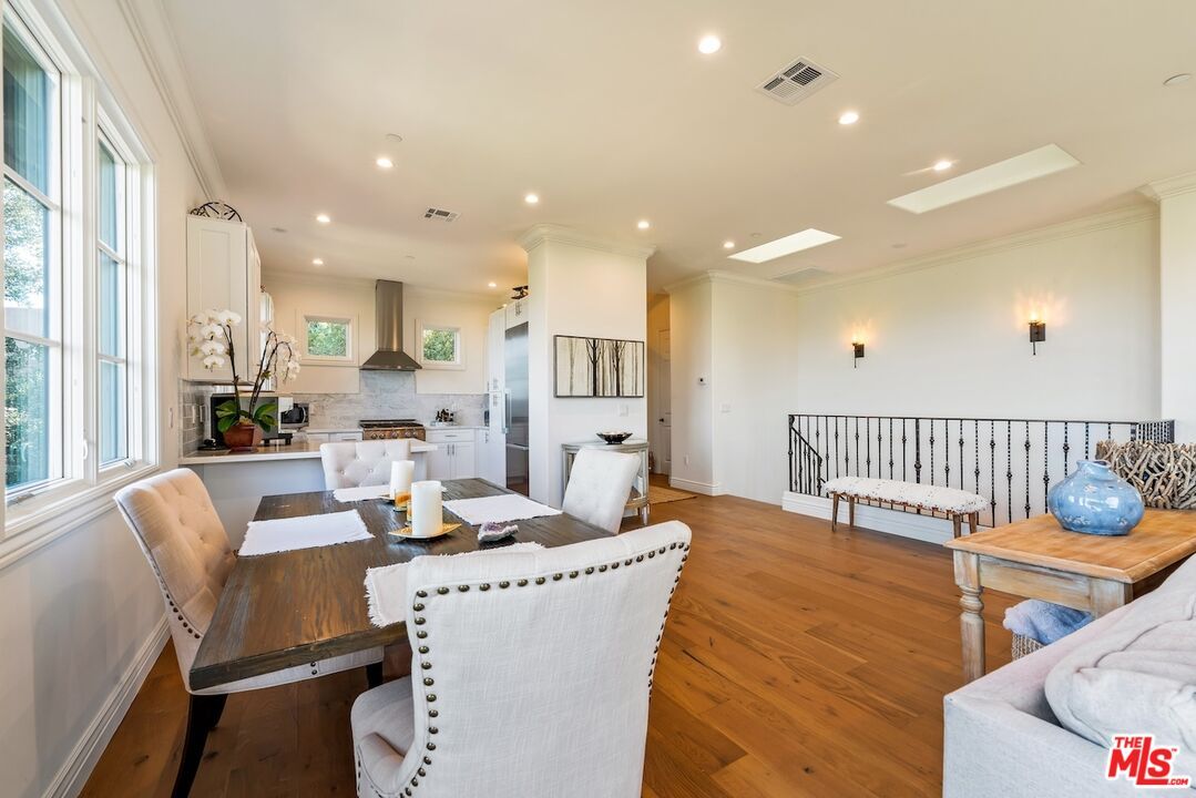 Dining room, Interior, Kitchen, Recessed Lighting, Wood Texture Flooring