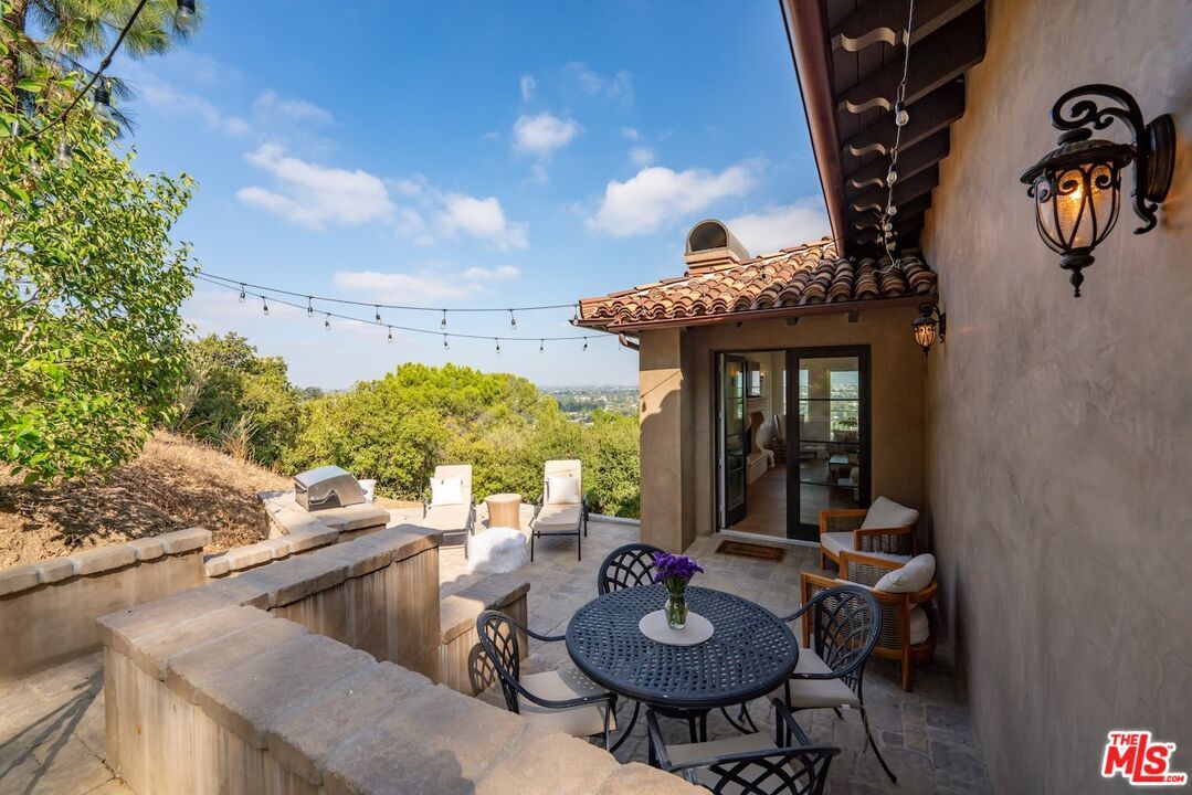 Exterior, Outdoor Kitchen