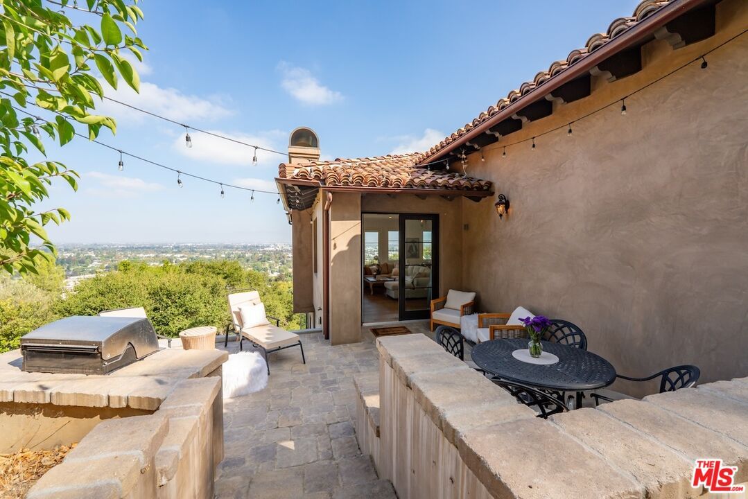 Exterior, Outdoor Kitchen