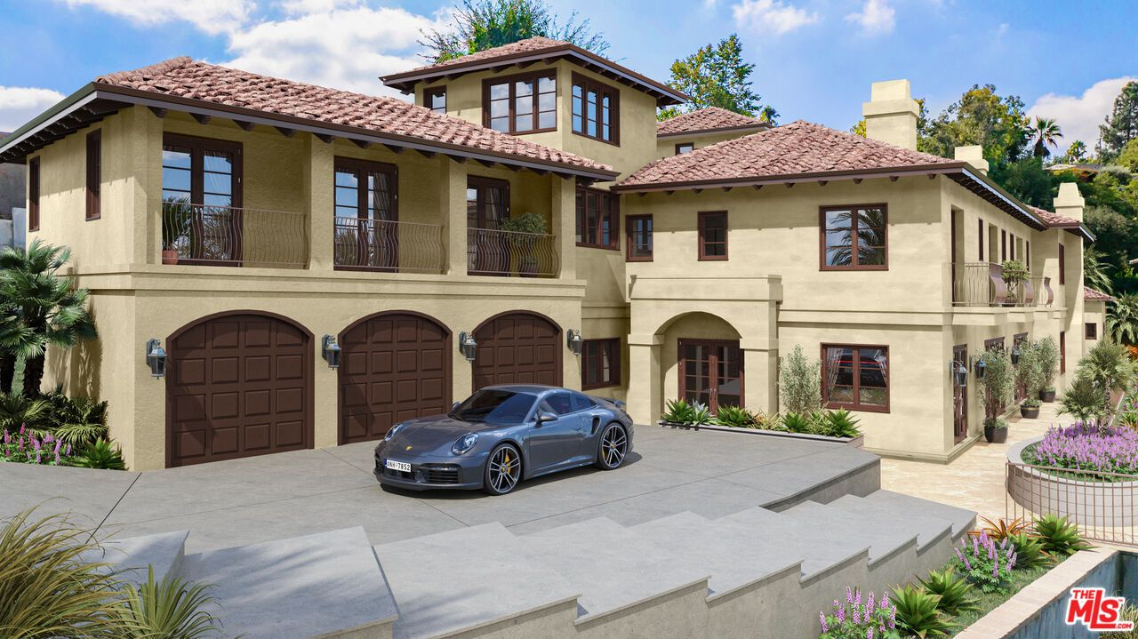 Attached, Exterior, Facade, Mediterranean