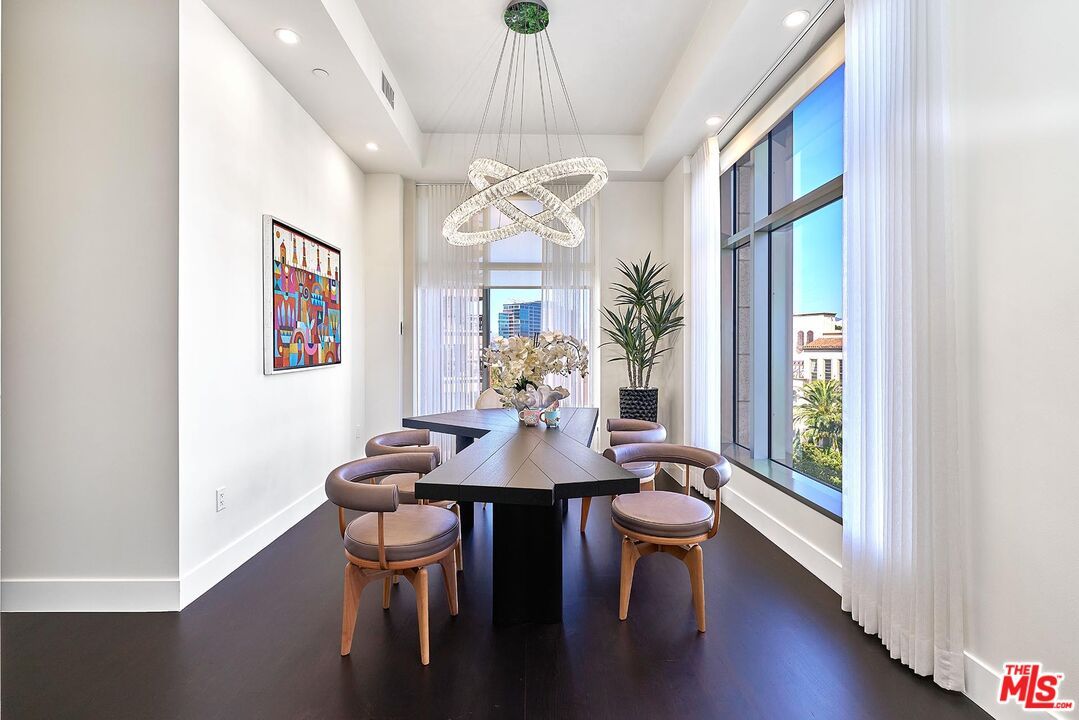 Dining room, Interior, Pendant Lights, Recessed Lighting