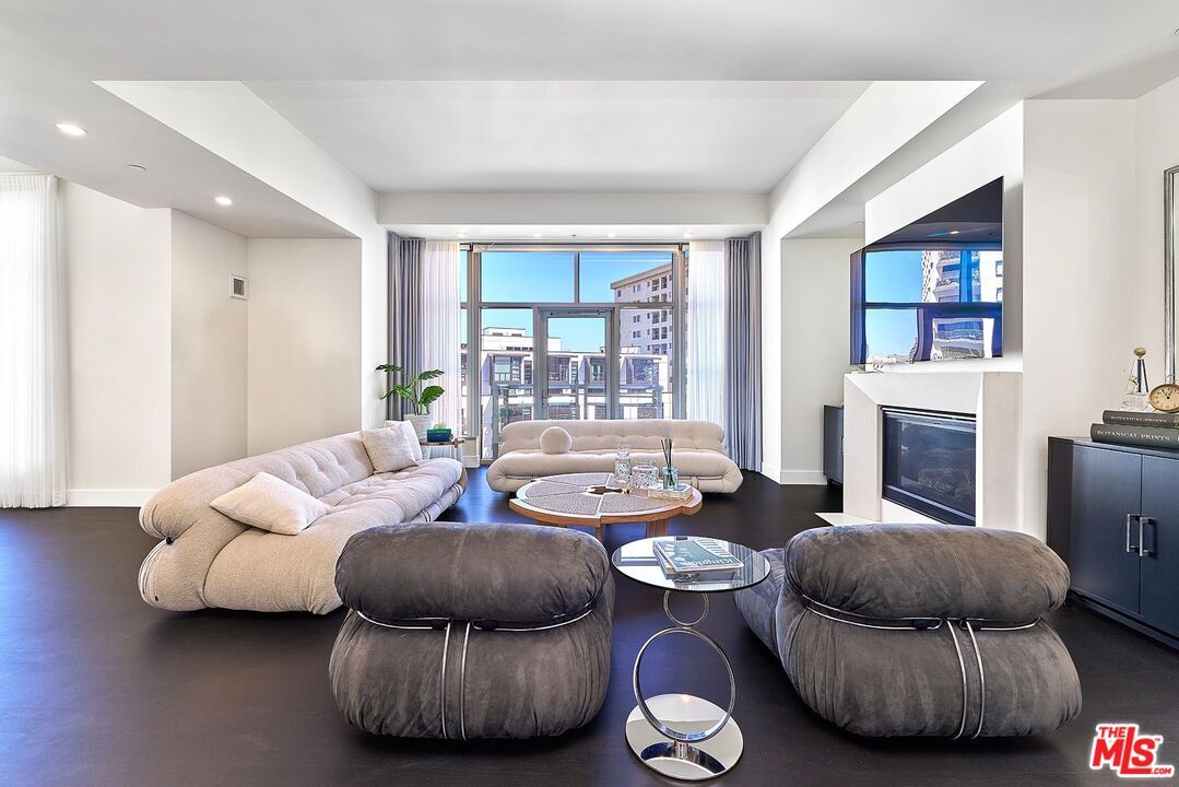 Fireplace, Interior, Living room, Recessed Lighting