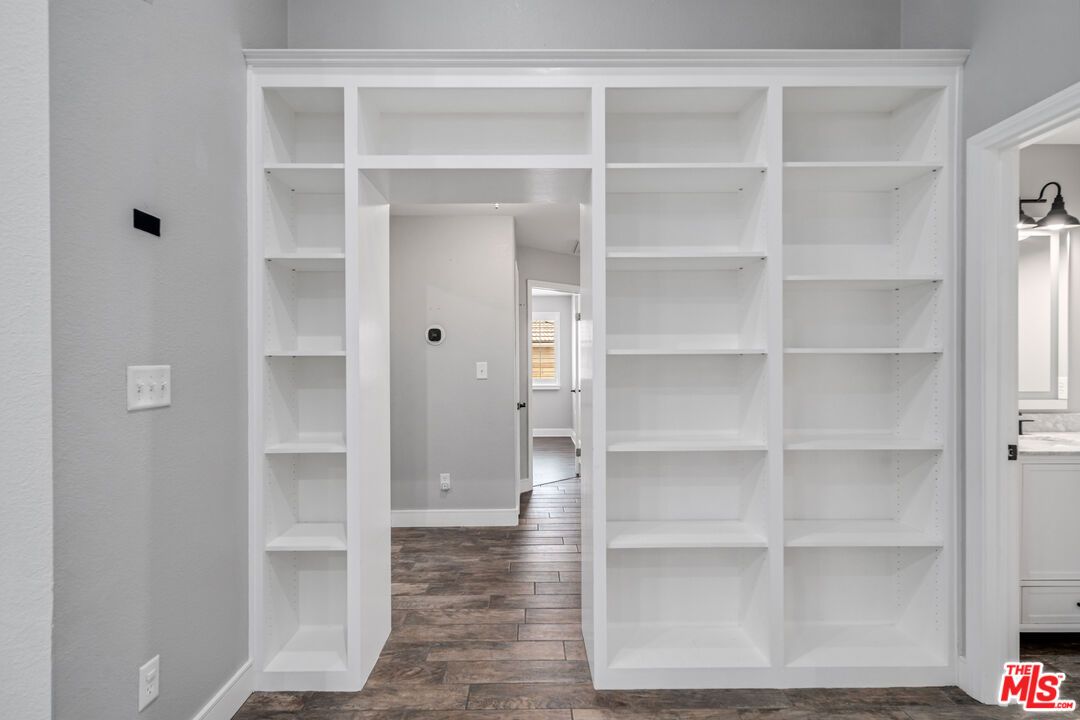 Interior, Walk-in Closets, Wood Texture Flooring
