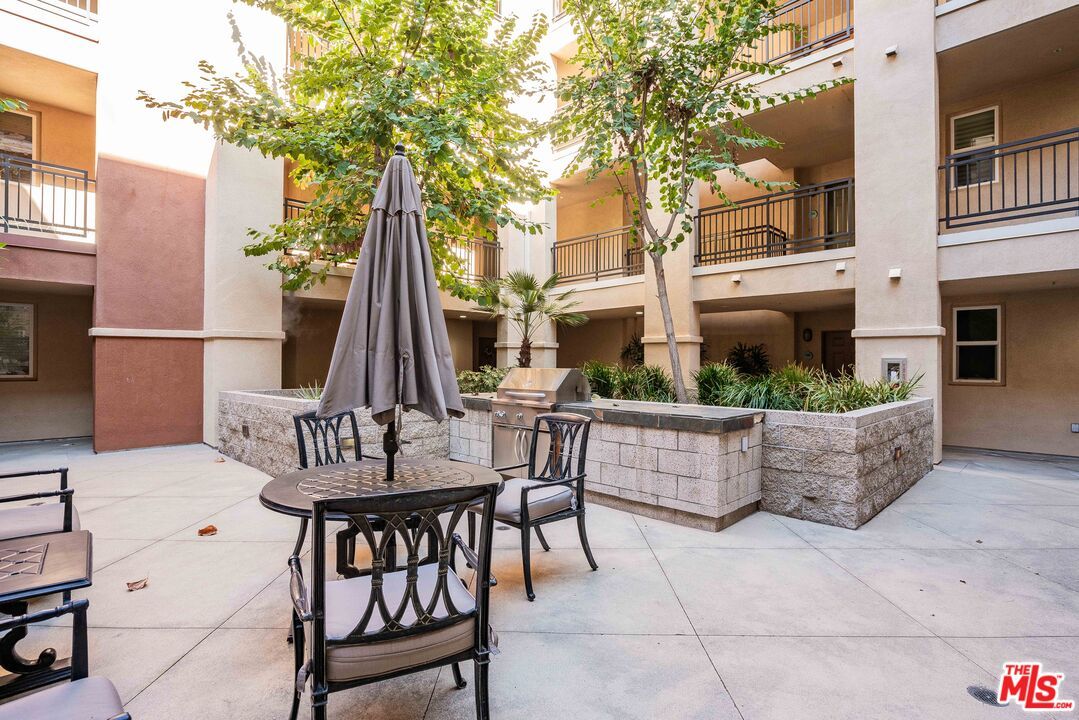 Exterior, Outdoor Kitchen