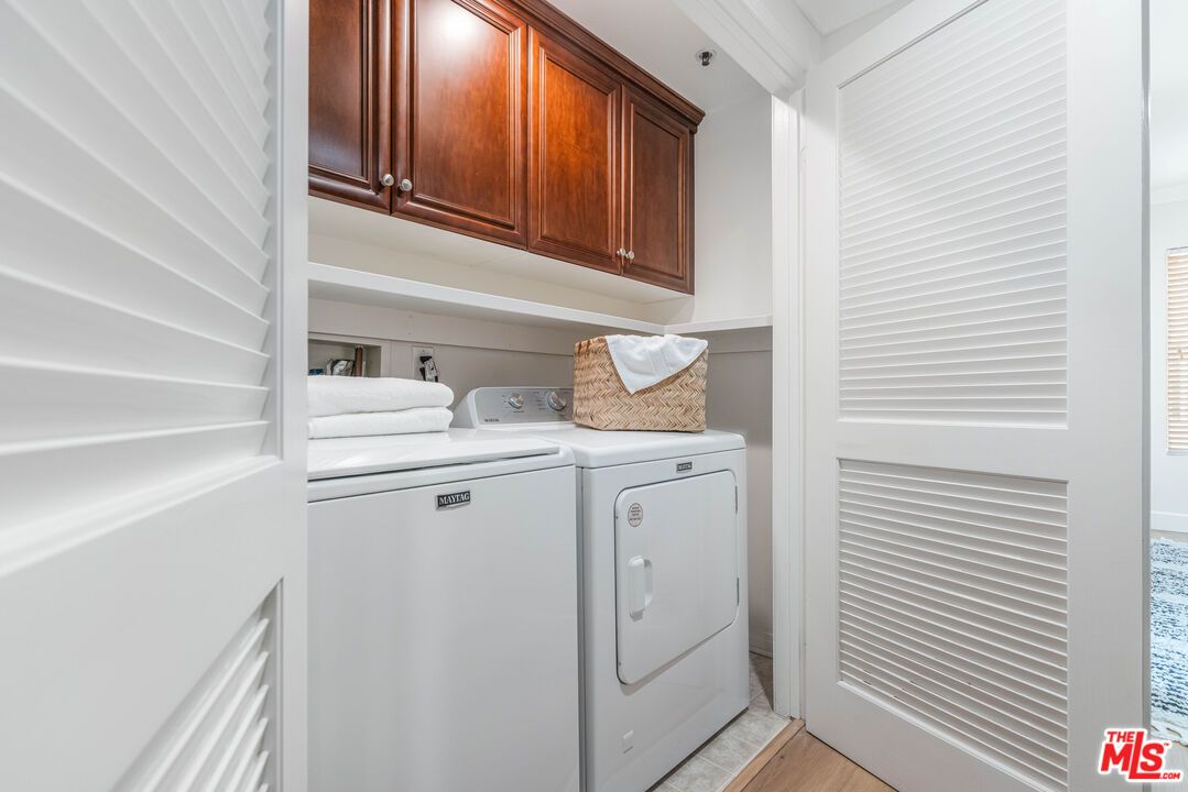 Interior, Utility Closets, Washer, Wood Texture Flooring