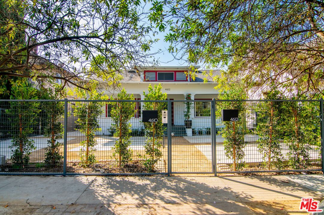 Exterior, Facade, Georgian