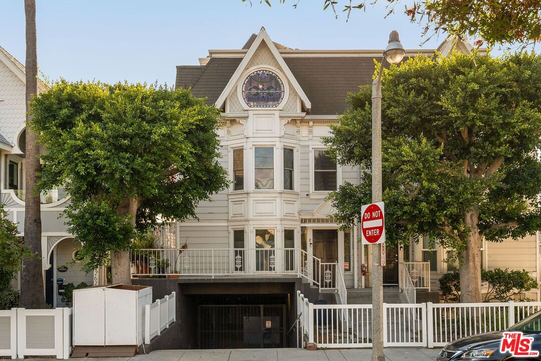 Exterior, Facade, Queen Anne Victorian