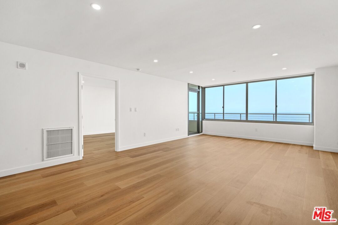 Empty room, Interior, Recessed Lighting, Water, Wood Texture Flooring
