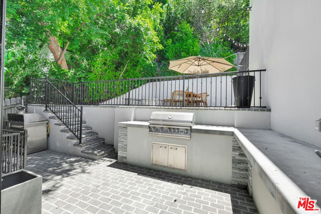 Exterior, Outdoor Kitchen