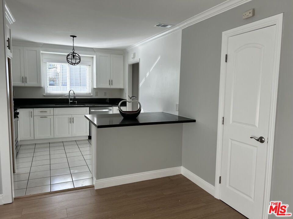 Interior, Kitchen, Pendant Lights, Wood Texture Flooring